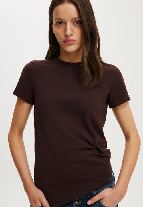 Cotton On - Twist Short Sleeve Tee - Dark Oak