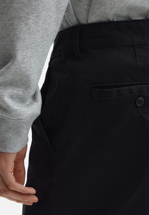 H&M - Relaxed fit cotton chinos - black