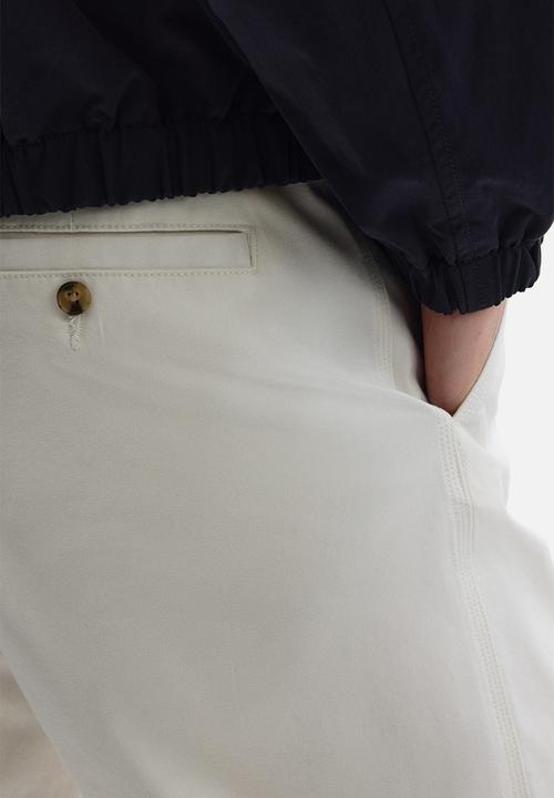 H&M - Relaxed fit cotton chinos - white