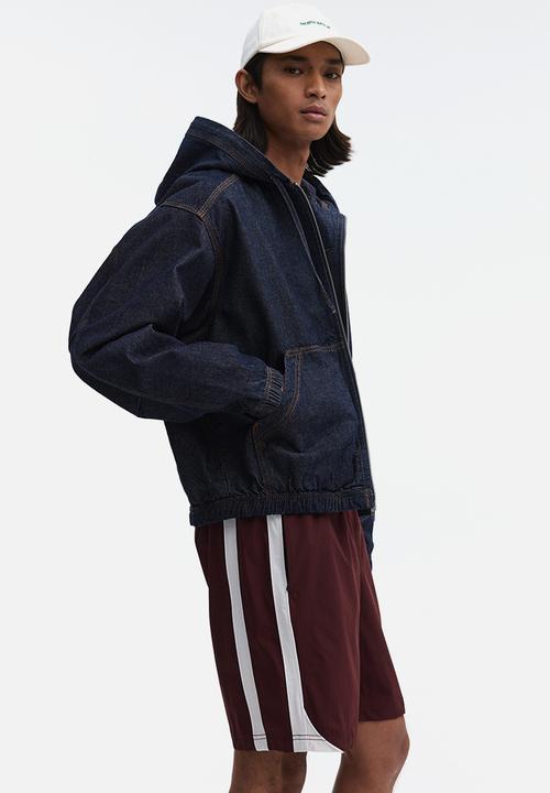 H&M - Regular fit track shorts - burgundy/colour block