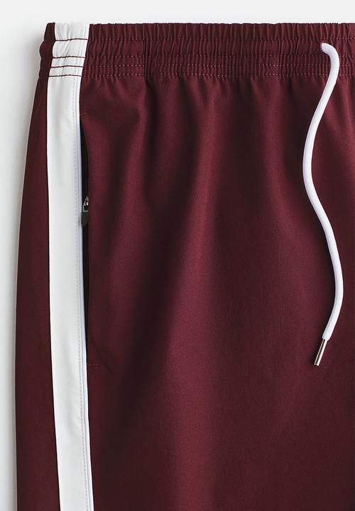 H&M - Regular fit track shorts - burgundy/colour block