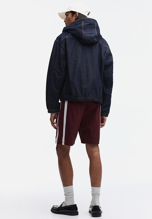H&M - Regular fit track shorts - burgundy/colour block