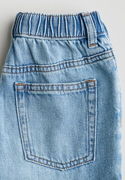 H&M - Loose fit jeans - light denim blue/dinosaurs
