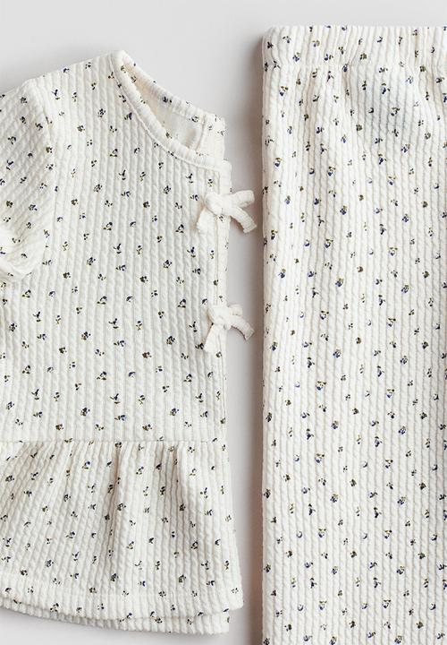 H&M - 2-piece textured jersey set - cream/floral