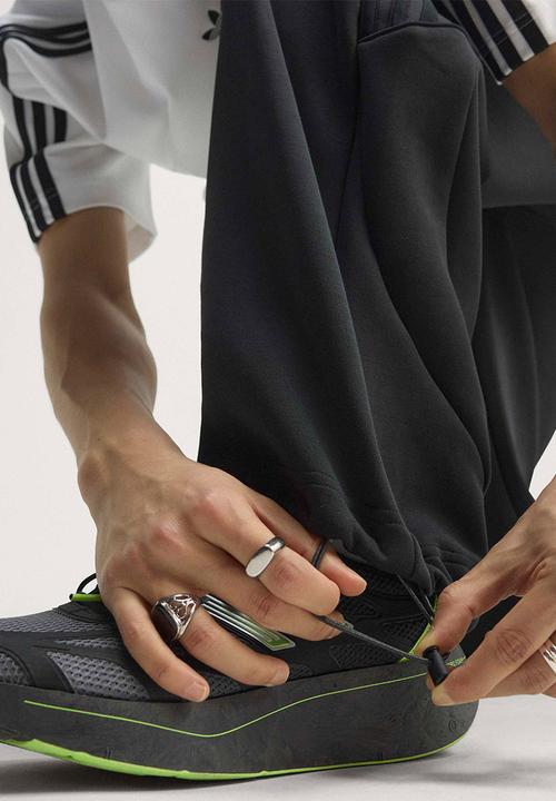 adidas Originals - Spacer Teamgeist 26 Cutline Open Hem Pants - Black