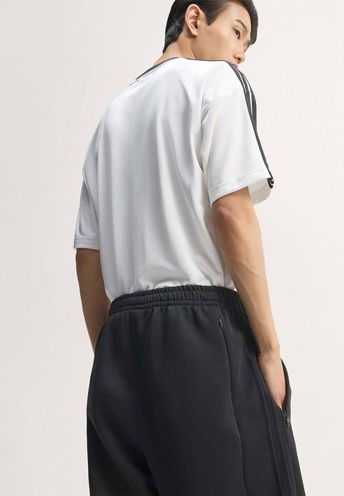 adidas Originals - Spacer Teamgeist 26 Cutline Open Hem Pants - Black