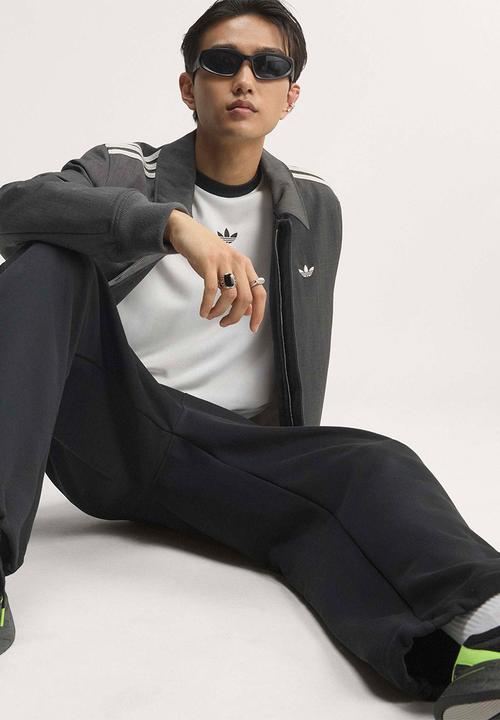 adidas Originals - Spacer Teamgeist 26 Cutline Open Hem Pants - Black