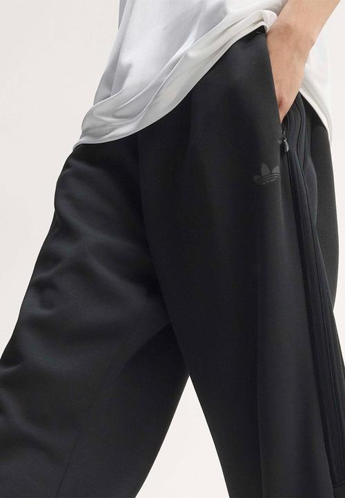 adidas Originals - Spacer Teamgeist 26 Cutline Open Hem Pants - Black