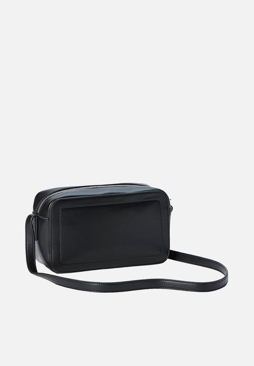 Calvin Klein - Bold ck camera bag -black/white