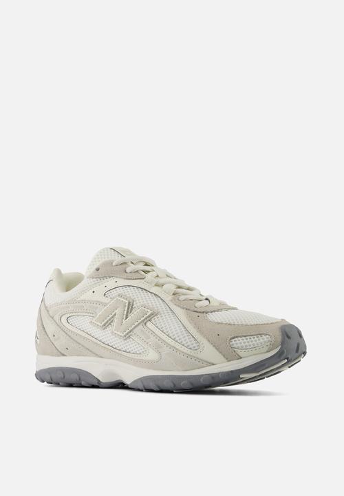 New Balance  - 204L