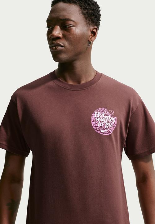 Nike - NSW  Waffle Graphic T-Shirt - Choc Brown/Pink