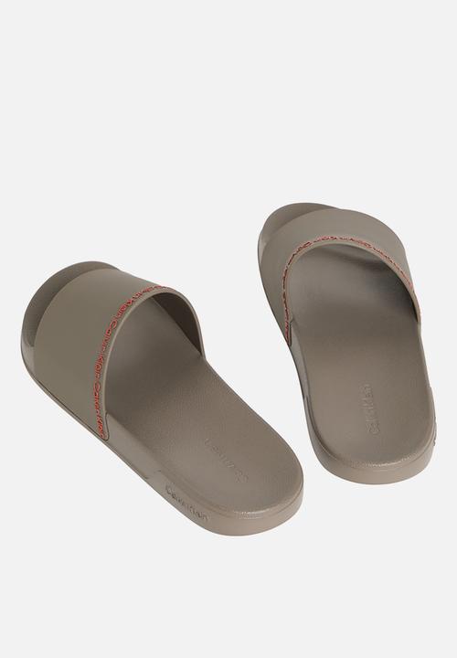 Calvin Klein - Ess Slide Institutional Cv - Morel/Punch Pink
