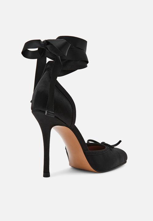 Steve Madden - Larina square toe ankle strap - black satin