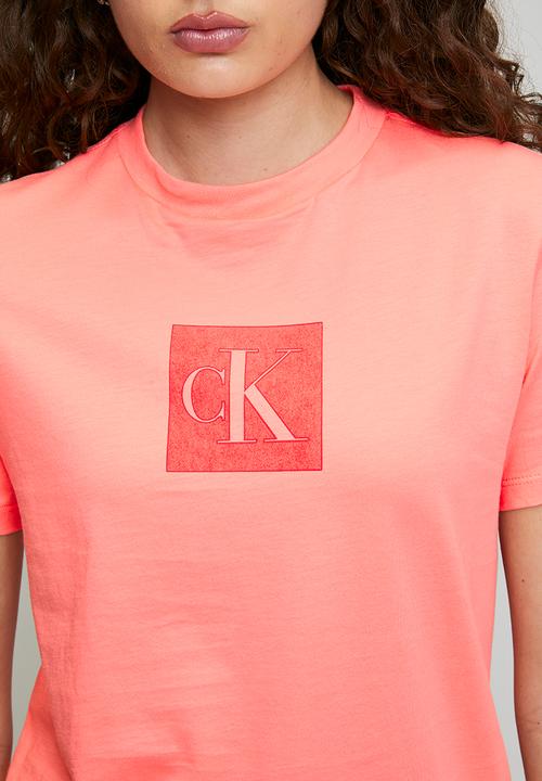 Calvin Klein - Ss classic fit monogram tee - washed scarlet