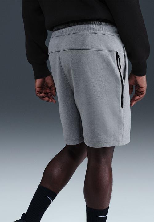 Nike - Tech Fleece Essentials Shorts - Grey /Black