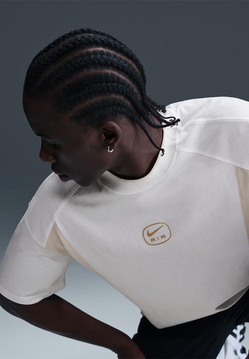 Nike - Nike Air T-Shirt in - White / Light Orewood Brown