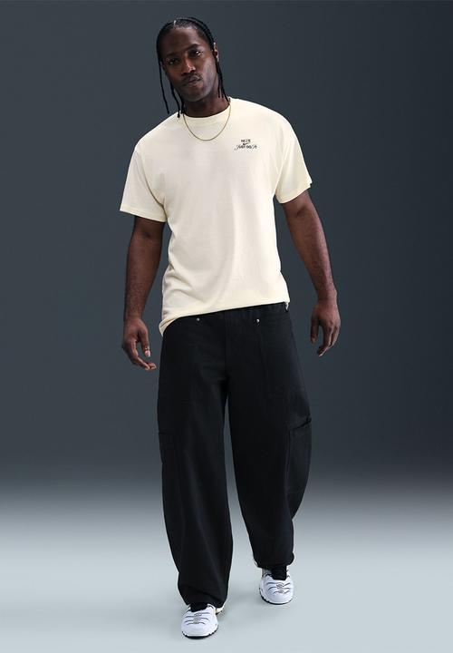 Nike - NSW Graphic T-Shirt in the Coconut Milk / Beige / Off-White