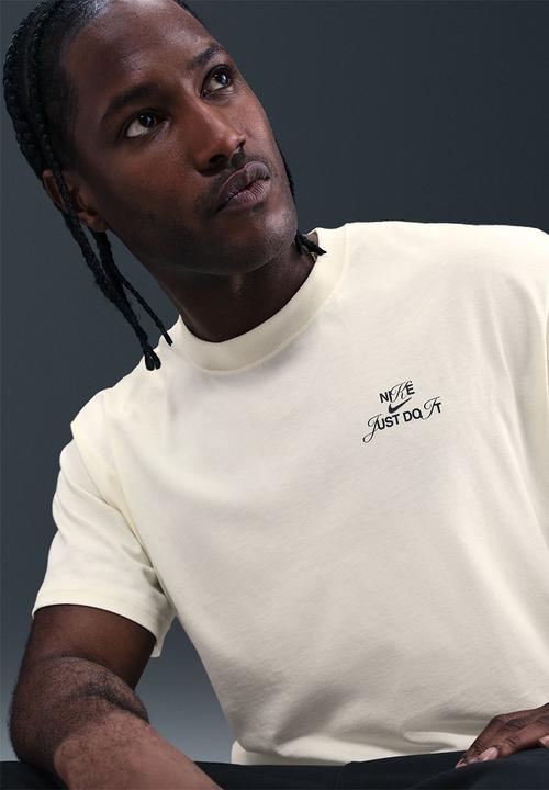 Nike - NSW Graphic T-Shirt in the Coconut Milk / Beige / Off-White