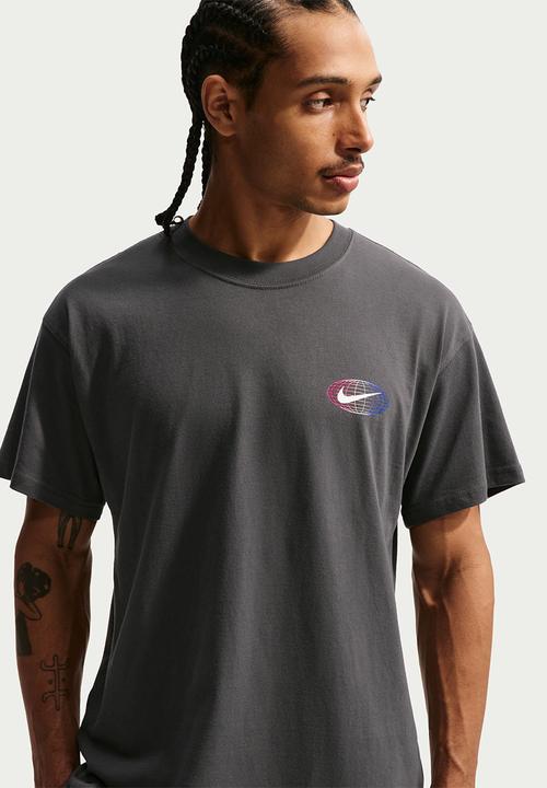 Nike - NSW Athletic World Tour T-Shirt -Grey