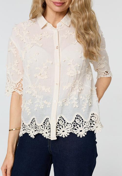 MANDI - S/S Button Throuygh Easy Weasring Boxy Shirt Top With Lace At Hem - Cream