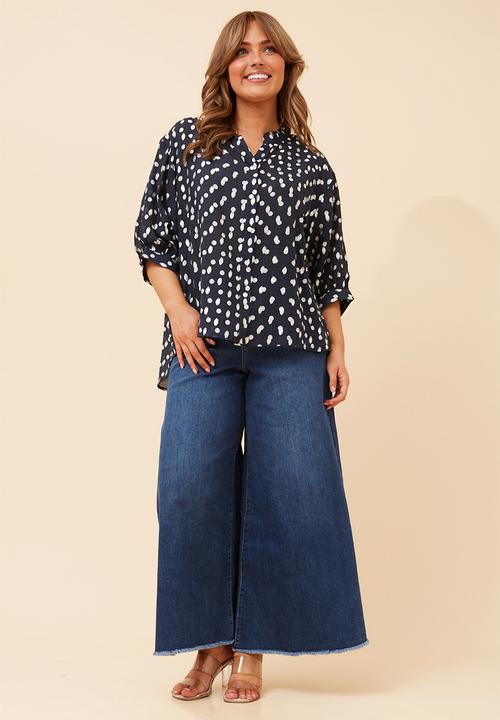 Izabel London - Half Sleeve Batwing Easy Wearing Printed Sheer Blouse With Back Button Stand Detail - Navy