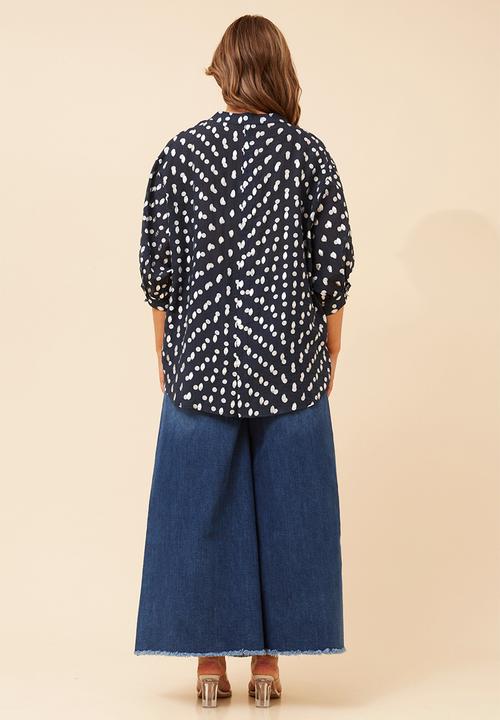 Izabel London - Half Sleeve Batwing Easy Wearing Printed Sheer Blouse With Back Button Stand Detail - Navy