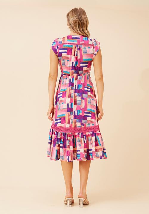 Stella Morgan - Cap Sleeve With Flutter V-Neck Button Through Midi Dress With Border Print Detail - Pink