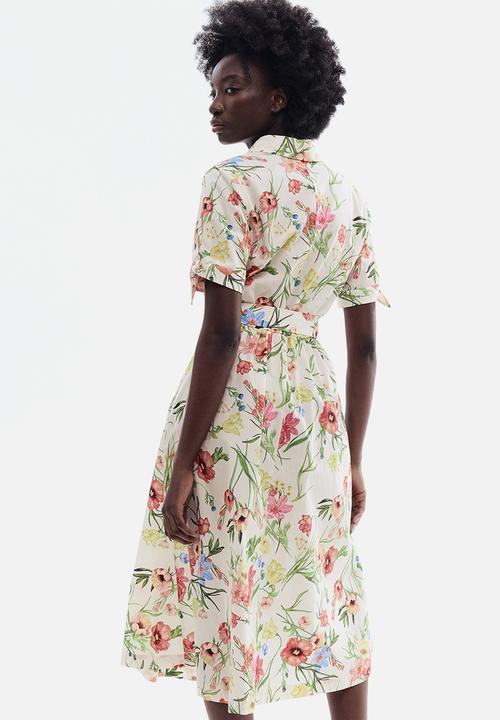 H&M - Short-sleeved shirt dress - cream/floral