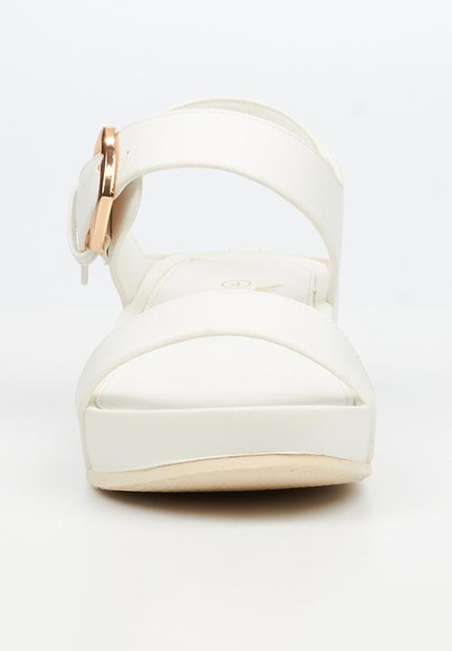 Butterfly Feet - Delia 16 ankle strap sandal - white