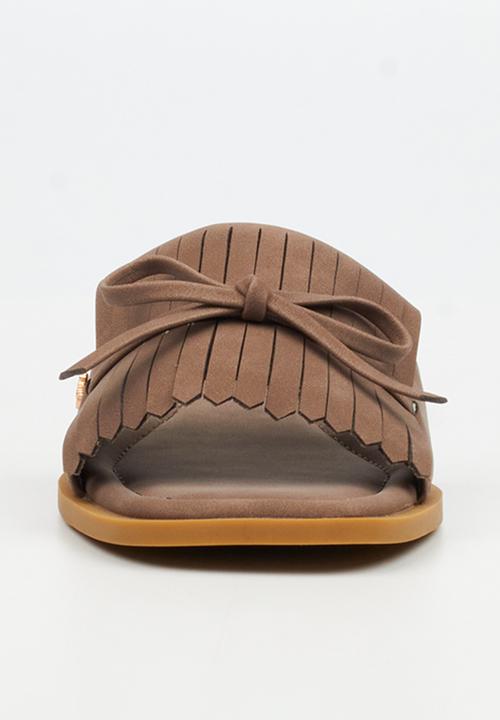 Butterfly Feet - Dorey 8 slide - chocolate