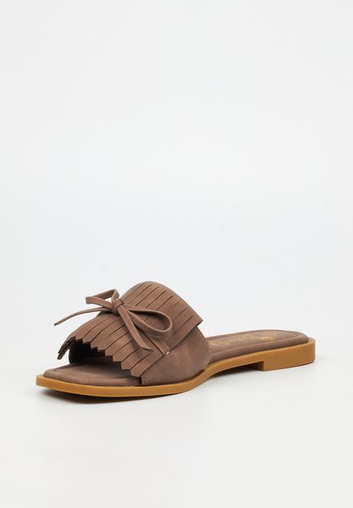 Butterfly Feet - Dorey 8 slide - chocolate