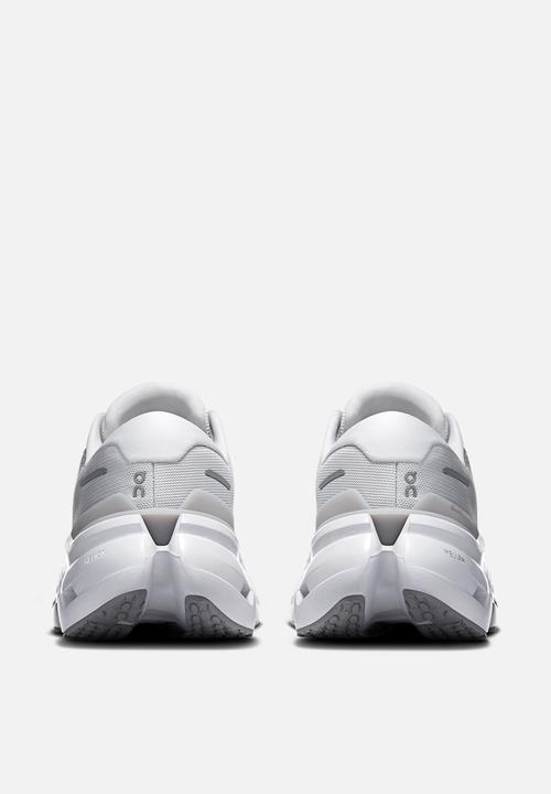 ON Running - Cloudrunner 3