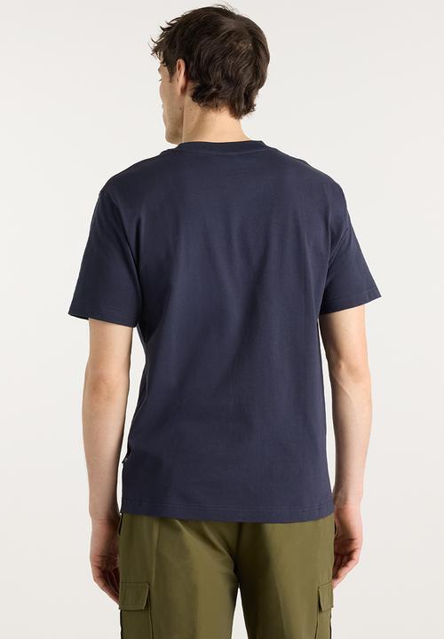 New Balance  - NB Athletics Premium Chest Logo Tee - Dark Night