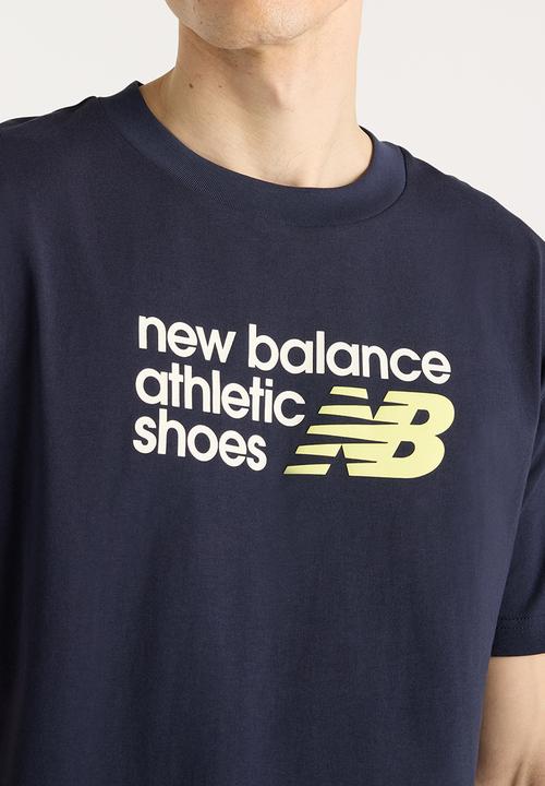 New Balance  - NB Athletics Premium Chest Logo Tee - Dark Night
