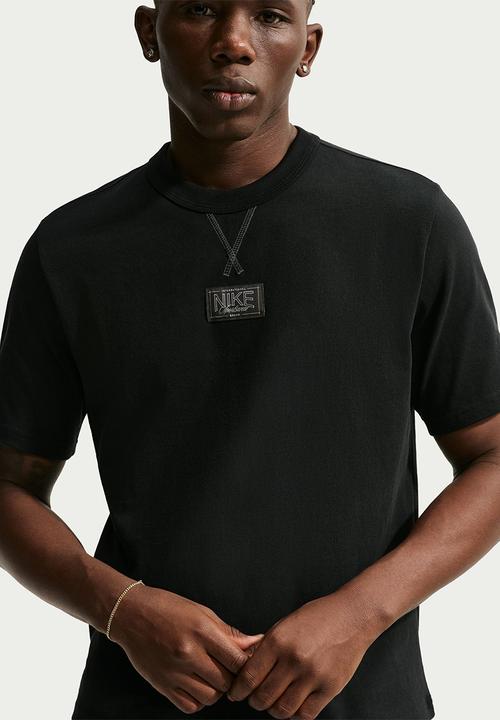 Nike - NSW Tailored Premium Patch Tee - Black