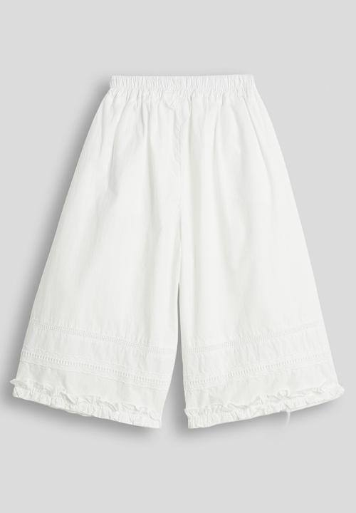 Pop Candy - Lace trim pants with hem ruffle - white