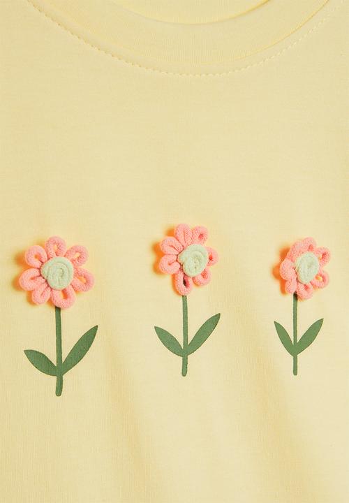 Pop Candy - Floral applique puff sleeve tee - light yellow