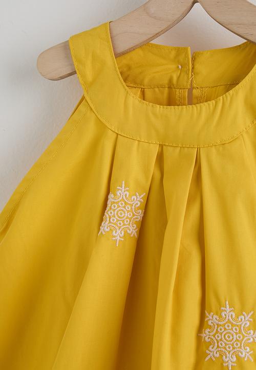 Pop Candy - Cutaway blouse with anglaise pants - yellow/cream