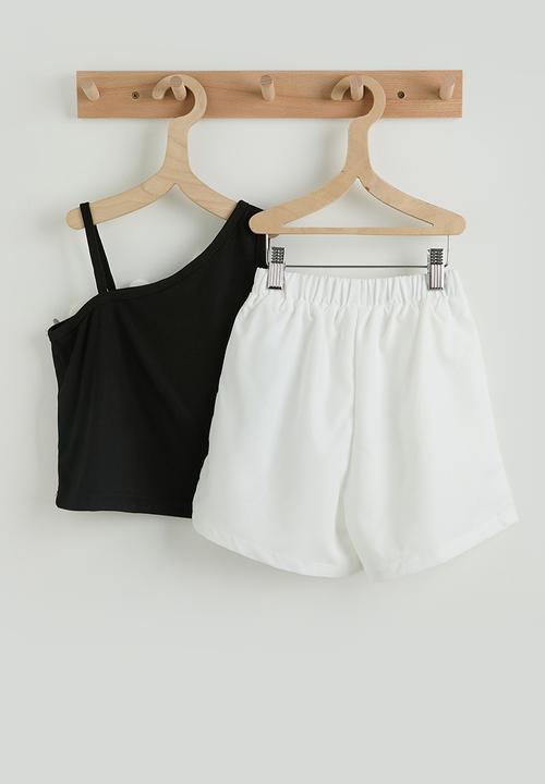 Pop Candy - Floral applique one shoulder tee with shorts - black/white