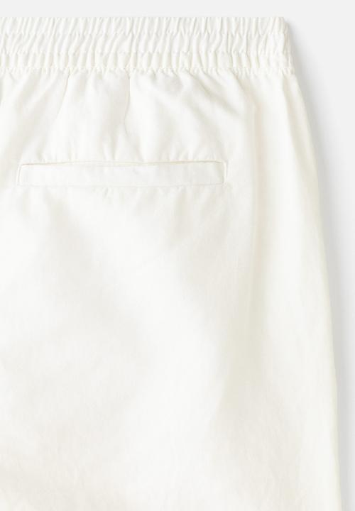 H&M - Regular fit linen-blend shorts - white