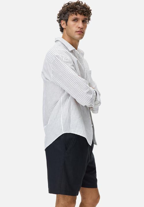 H&M - Regular fit linen-blend shorts - black