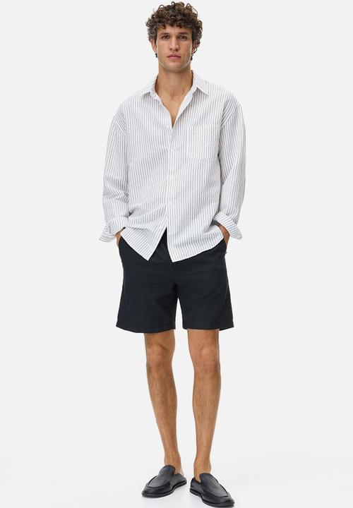 H&M - Regular fit linen-blend shorts - black