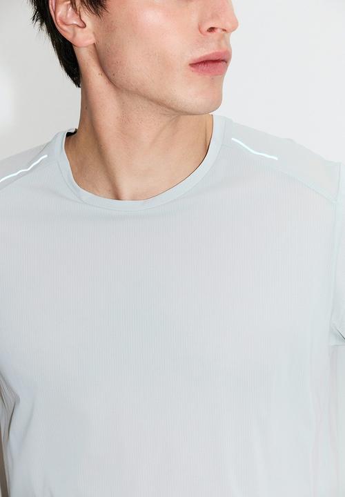 H&M - Lightweight cooling running t-shirt  - light dusty green