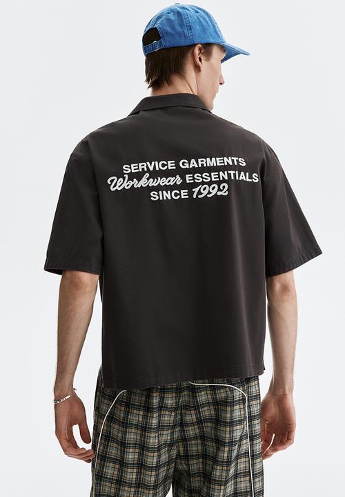 H&M - Relaxed fit short-sleeved utility shirt - dark grey/service garments