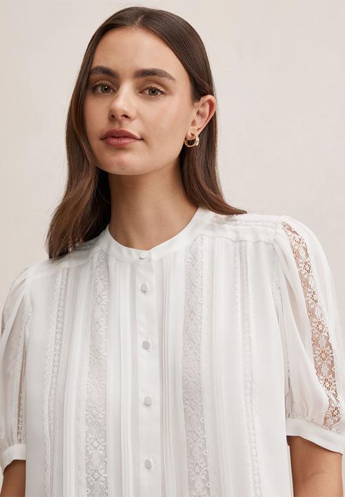 Forever New - Alexis short sleeve blouse in porcelain