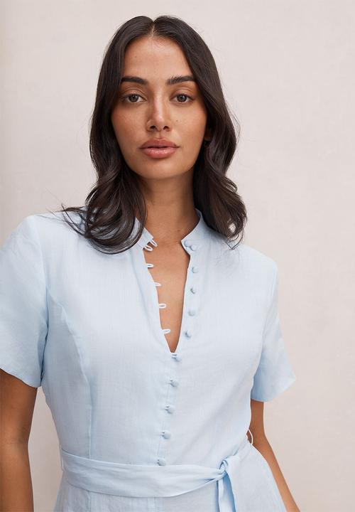 Forever New - Therese short sleeve midi dress in bluebell