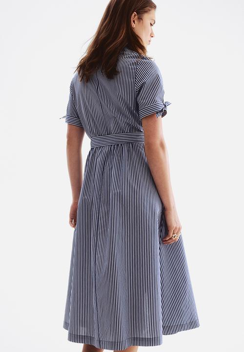 H&M - Short-sleeved shirt dress - navy blue/striped
