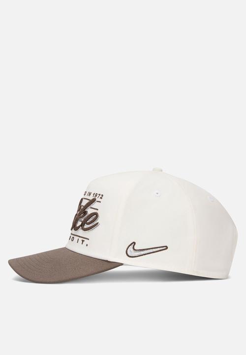 Nike - U Nike Rise Cap S Cb Aframe - Sail/Ironstone/Metallic Silver