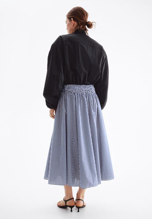 H&M - Smocked-waist skirt - navy blue/striped