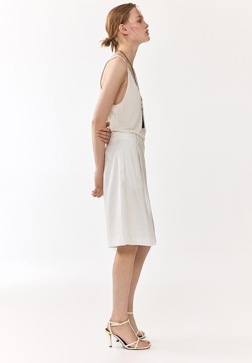 H&M - Tailored bermuda shorts - ivory